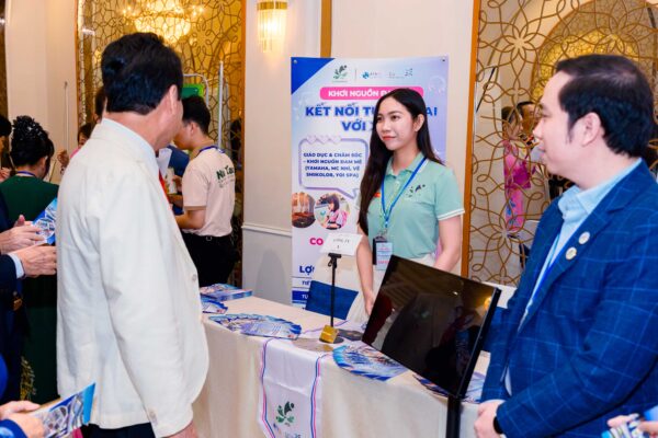 Đại Biểu Tham Dự Gian Hàng XCO Tại HEBA 2025